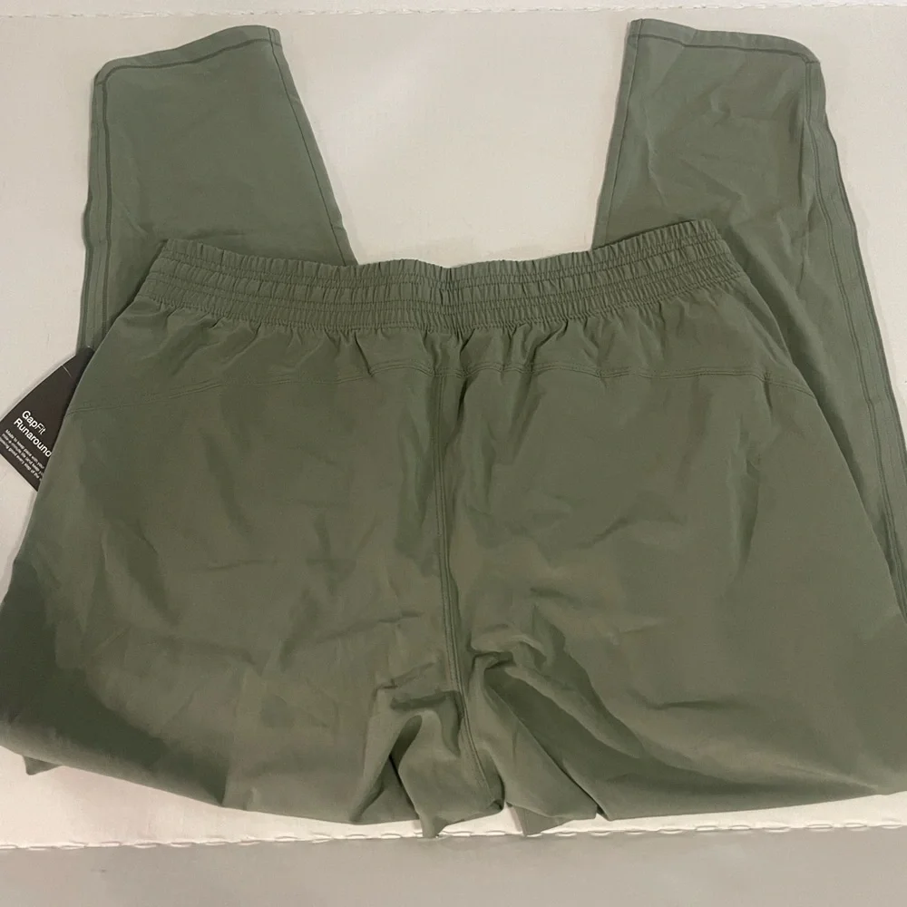 GAPFit Runaround High Rise Tapered Pants Olive Green SPF 50 | M | NWT - Picture 4 of 5